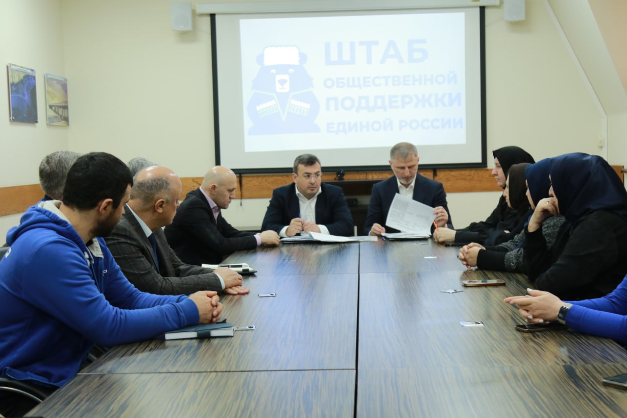 Министр труда Дагестана провел встречу в Штабе Общественной поддержки